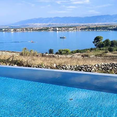 Villa Quintessa With Infinity Pool *