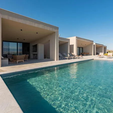 Villa Quintessa With Infinity Pool *